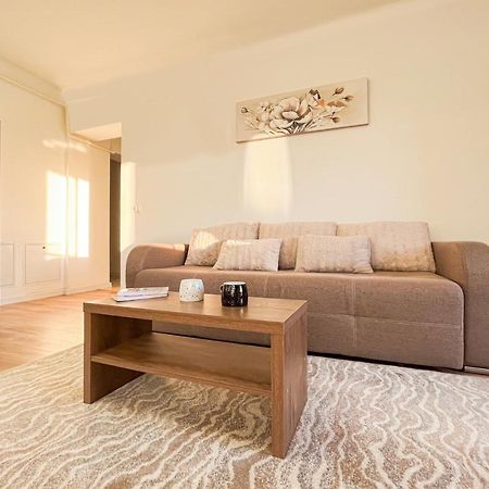 Uniquemoments Airport Apartment & Secure Parking & Airport Shuttle Jászvásár Kültér fotó