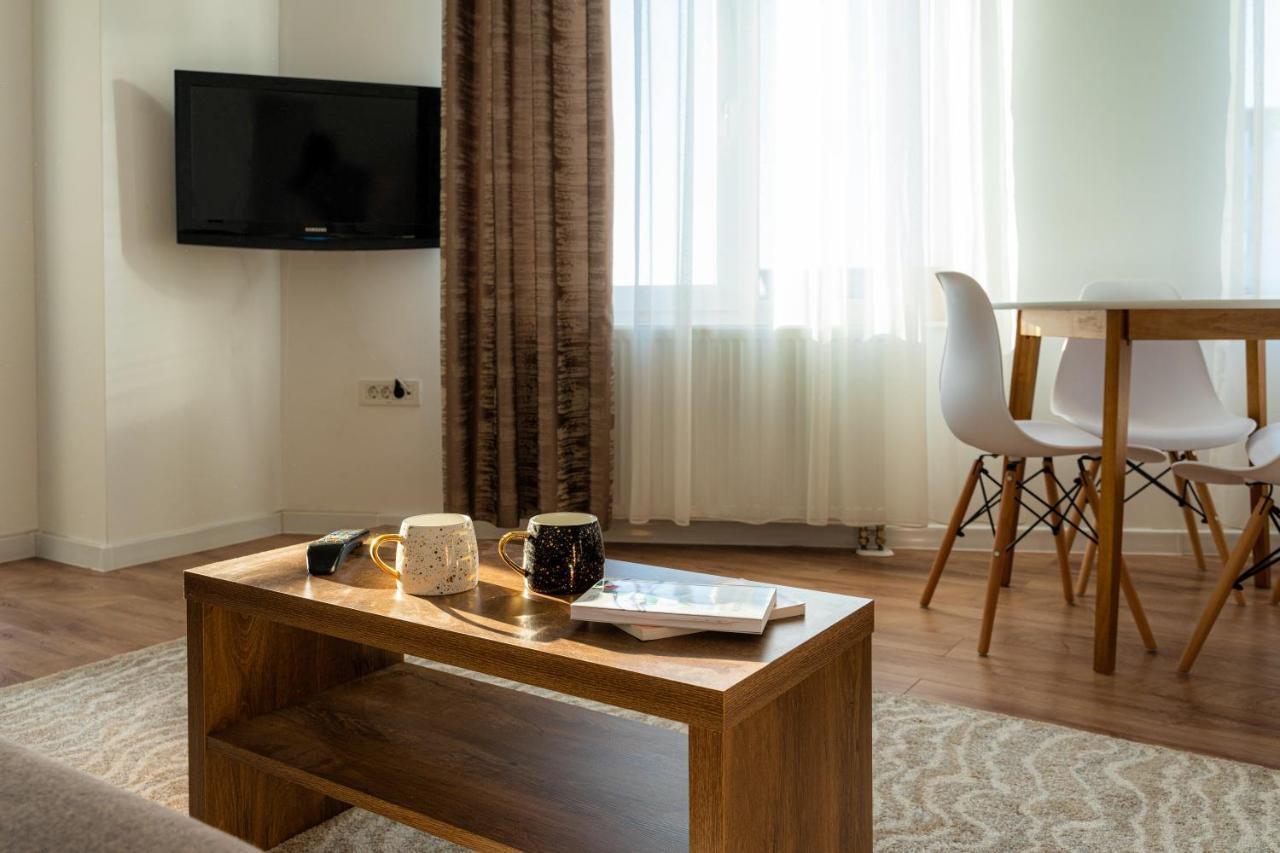 Uniquemoments Airport Apartment & Secure Parking & Airport Shuttle Jászvásár Kültér fotó