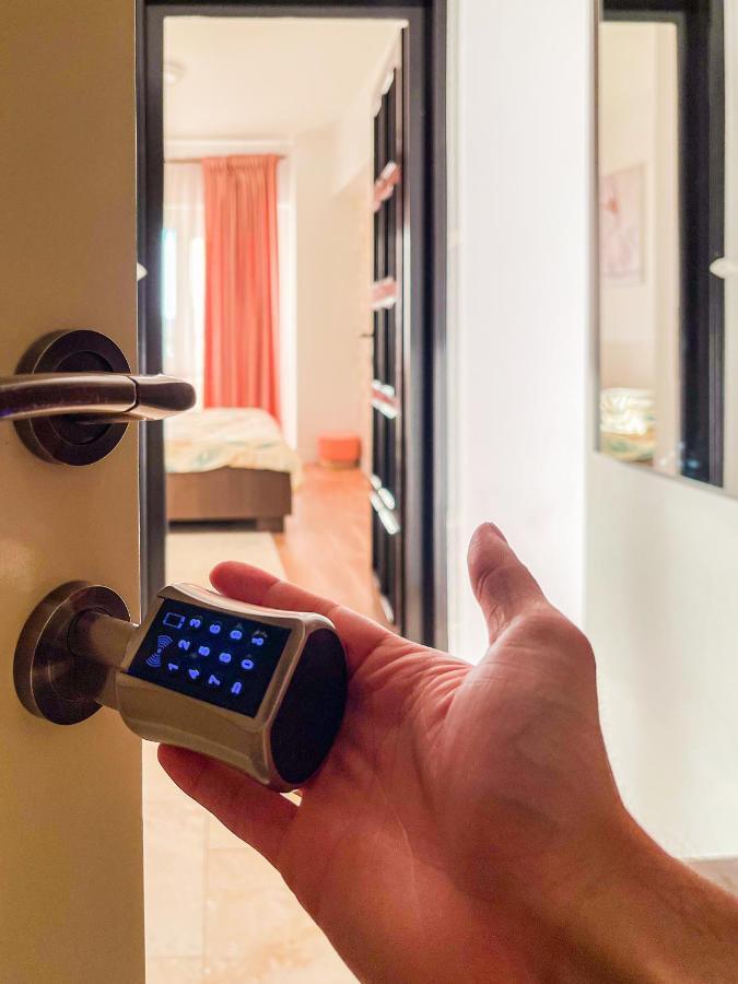 Uniquemoments Airport Apartment & Secure Parking & Airport Shuttle Jászvásár Kültér fotó