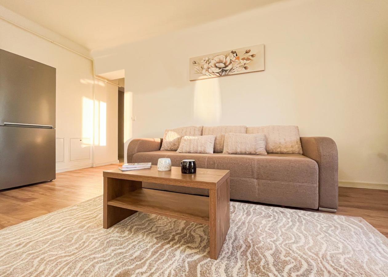 Uniquemoments Airport Apartment & Secure Parking & Airport Shuttle Jászvásár Kültér fotó