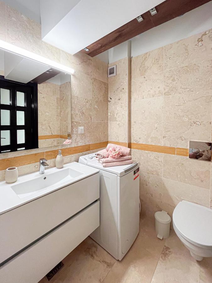 Uniquemoments Airport Apartment & Secure Parking & Airport Shuttle Jászvásár Kültér fotó