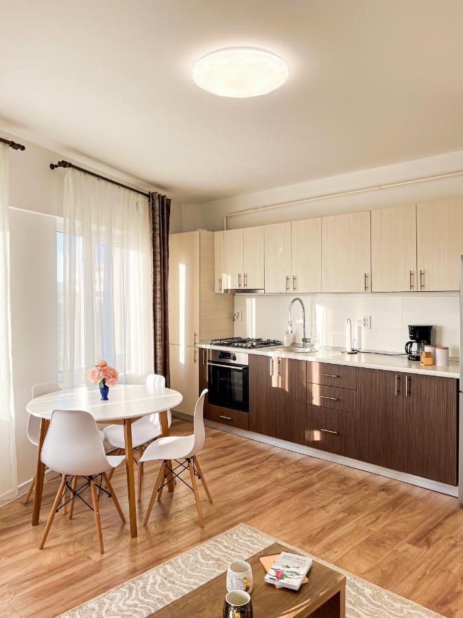 Uniquemoments Airport Apartment & Secure Parking & Airport Shuttle Jászvásár Kültér fotó